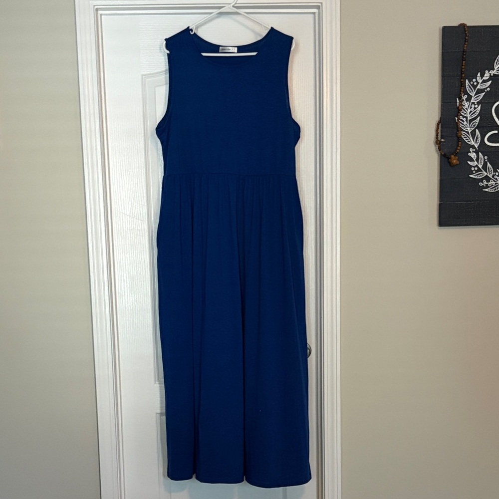 Women’s Sleeveless Maxi Dress